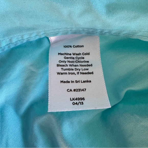 Talbots Women’s Size 12 Blue Sleeveless Button Down Shirt - Picture 4 of 5